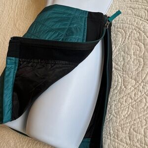 Skhoop Kari Mini Skirt Quilted Womens XS Black Teal Side Zip Pockets Scandi Girl
